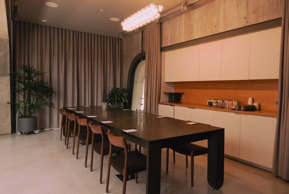 Flow - different angle of the meeting space