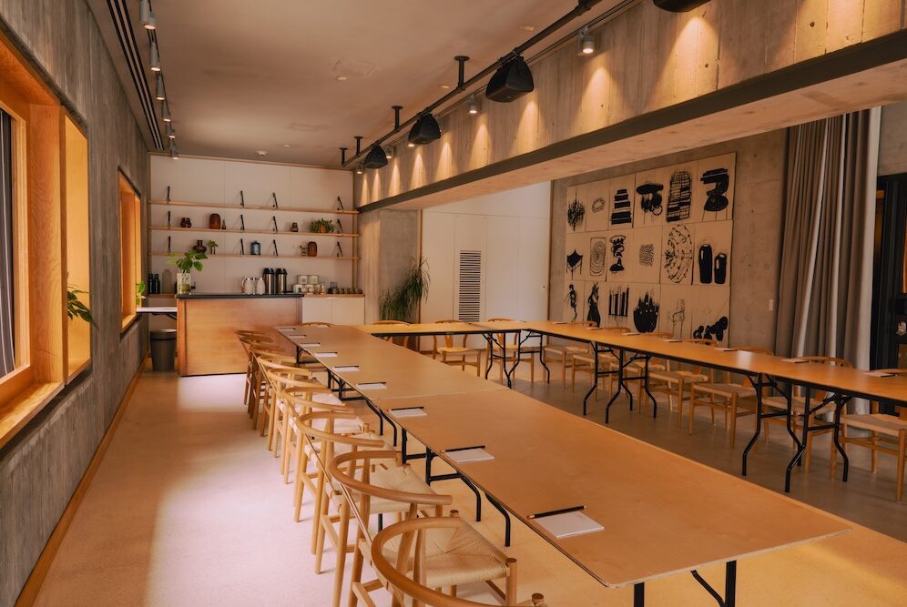 Form - Meeting Space with u-shape table